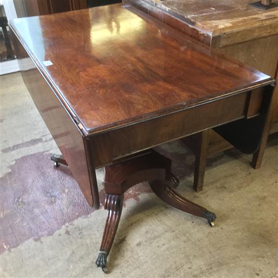 Georgian mahogany Pembroke table(-)